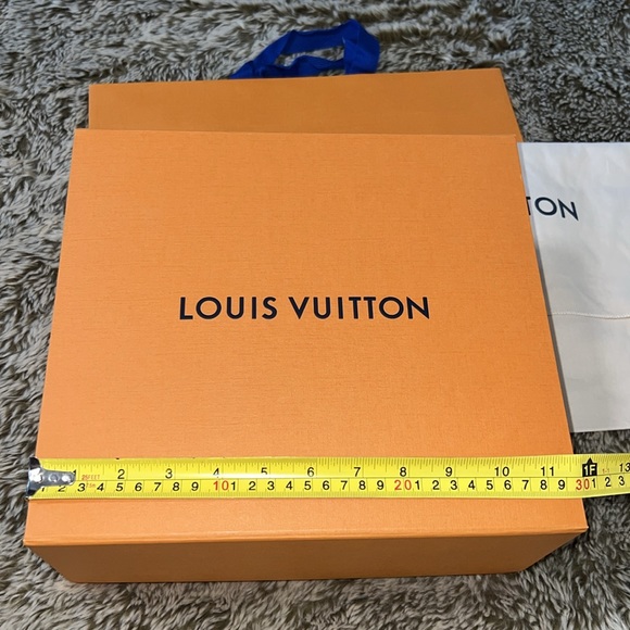 Louis Vuitton empty box with dust bag and paper bag. - Picture 3 of 6